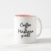 Koffie en Mascara Y'all Tweekleurige Koffiemok (Voorkant rechts)