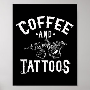 Koffie en Tattoos - Kunststofkleding voor Tattoos Poster