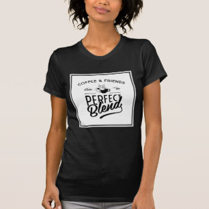 Koffie en vrienden maken het perfecte mengsel t-shirt