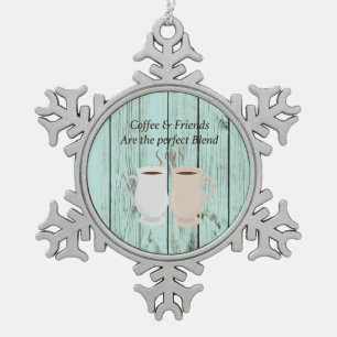 Koffie en vrienden zijn de perfecte overvloed tin sneeuwvlok ornament