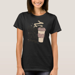 Koffie geeft me leerkrachten, schoolstudenten t-shirt