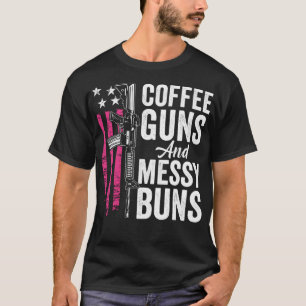 Koffie geweren en rommelige buns - Roze AR15 VS Fu T-shirt