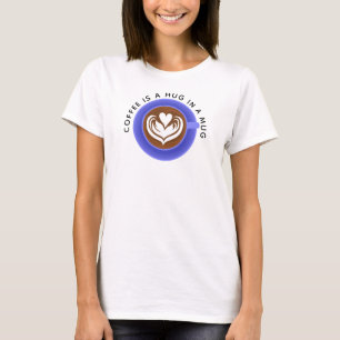 Koffie is een knuffel in een mok, blauw t-shirt