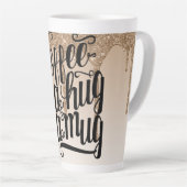 KOFFIE IS EEN KNUFFEL IN EEN MOK TAN LATTE MOK (Rechterhoek)