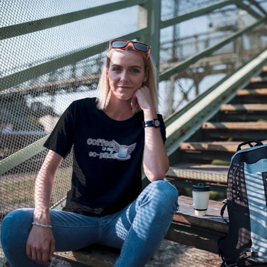 Koffie is mijn co-piloot t-shirt