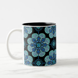 Koffie Mok met blauwe medaillons op zwart