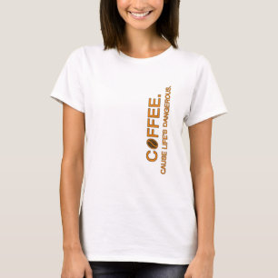 Koffie. Omdat het leven gevaarlijk is, leus humor T-shirt