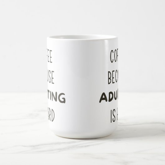 KOFFIE OMDAT VOLWASSENEN HARDE MOK IS (Center)