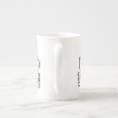 Koffie Voor Code — Minimale mok met codestoom (Achterkant)