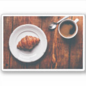 Koffiebeker en croissant op tafel sticker (Voorkant)