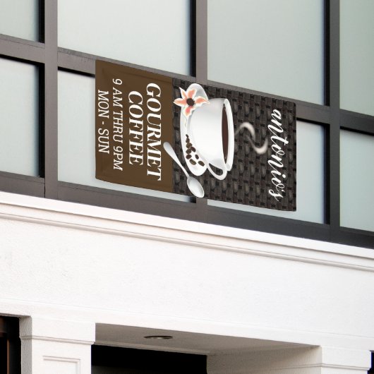 Koffiebeker met koffiebonen spandoek (Buitenkant Gebouw)