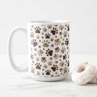 Koffiebeker met modderige pootafdruk koffiemok