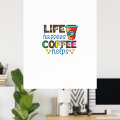 Koffiekunst leven gebeurt met koffie Helpt Poster (Thuiskantoor)