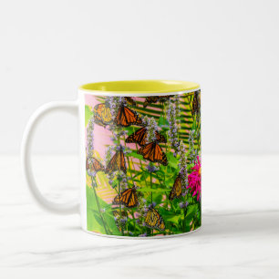 Koffiemok met monarchvlinders tweekleurige koffiemok
