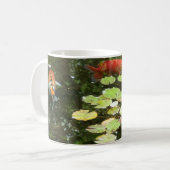 Koi Fish zwemmen in de Lilly Pond Mok (Voorkant links)