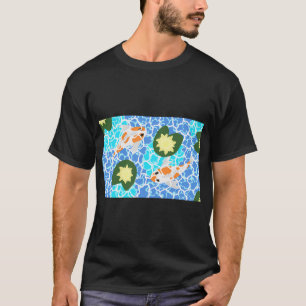 Koi zwemmen in een waterlelvijver t-shirt