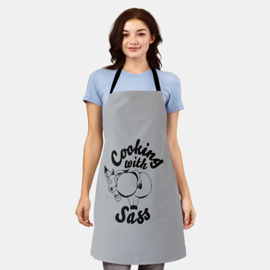 koken met sass schort (Gedragen)