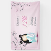 Kokeshi Doll Cherry Blossom | Geestdag meisje Spandoek (Verticaal)