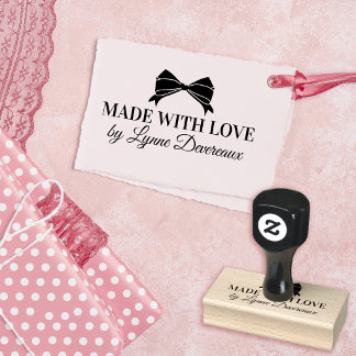 Kokette strik gemaakt met liefde door een klein be rubberstempel