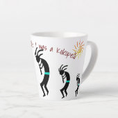 Kokopelli—Ancienne Vie—Latte Mug (Angle droit)
