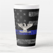 Kolonel Thin Blue Line Distress Vlag Latte Mok (Voorkant)