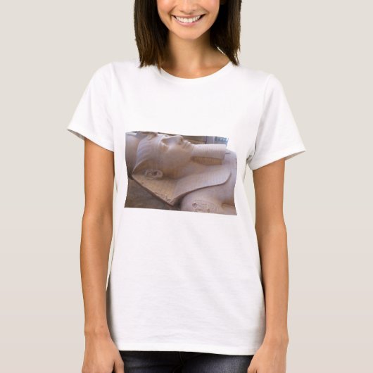 Kolossaal kalksteenbeeld van Ramses II Memphis T-shirt (Voorkant)