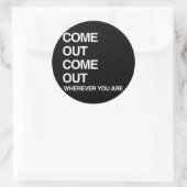 KOM ERUIT WAAR JE OOK BENT RONDE STICKER (Tas)