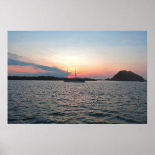 Komodo Ship en Sunset Poster