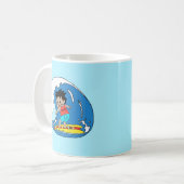 Kona Boy Surfs Big Wave Mug – Hawaiian Surfer Art (Devant gauche)