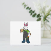 Konijn als boer met wortel en hoed briefkaart (Staand voorkant)