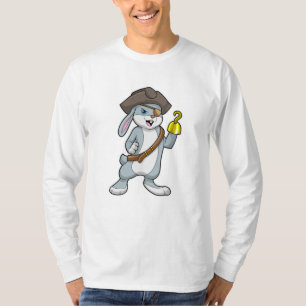 Konijn als piraat met hand en pet van hak t-shirt