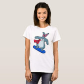 Konijn als Snowboarder met Snowboard en Scarf T-shirt (Voorkant volledig)
