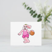 Konijn bij basketbalsport briefkaart (Staand voorkant)