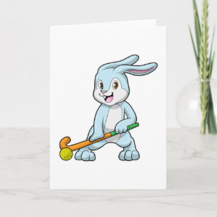 Konijn bij veldhockey met hockeystick kaart