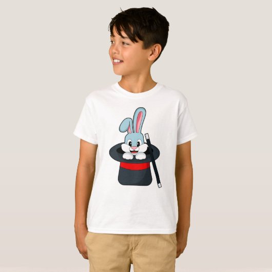Konijn in Magic met hand en Pet T-shirt (Voorkant volledig)