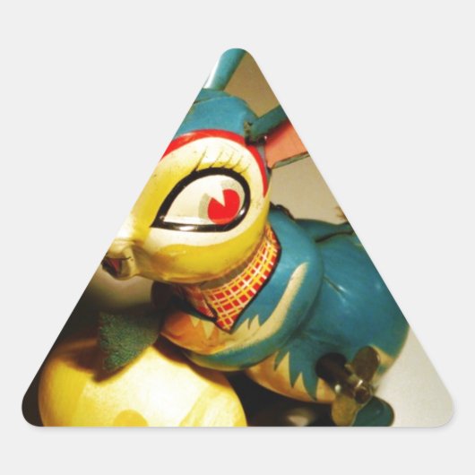 konijnenkonijnen speelgoed en ester geel ei driehoek sticker (Voorkant)