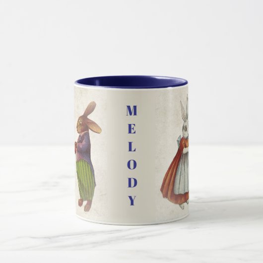 konijnenpaar in Victoriaans kleding Mok (Midden)