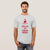 Koning Pap ontspant en drink bier rood royal t shi T-shirt (Voorkant volledig)