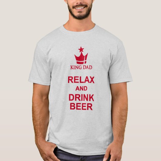 Koning Pap ontspant en drink bier rood royal t shi T-shirt (Voorkant)