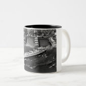 Koningin Mary Docks met hulp Tweekleurige Koffiemok (Voorkant rechts)