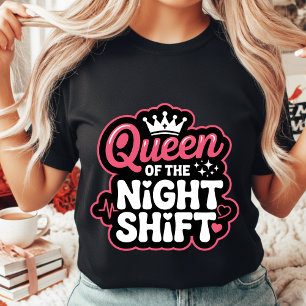 Koningin van de Nachtploeg Grappige Roze Verpleegs T-shirt