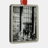 Koningin Victoria en Prins Albert met hun Metalen Ornament (Rechts)