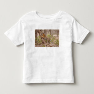 Koninklijke Bengaalse tijger klimt in de boom, Kinder Shirts