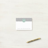 Kool en mint Groene Chevrons Aangepast monogram Post-it® Notes (Op bureau)