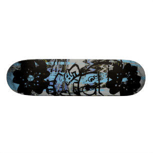 Kool skateboard met donkergrijze grafische kaart