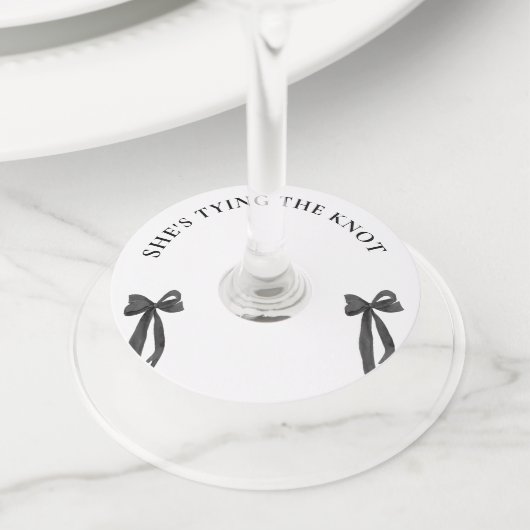 Koop haar een schot dat ze de knoop doorhakt Bache Wijnglaslabel (Dichtbij)