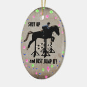 Kop dicht en maak het paard vast. keramisch ornament (Links)