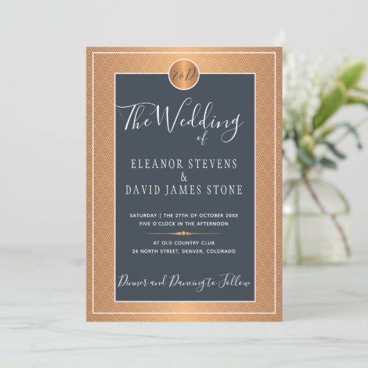 Koper Metallic Marine Blauw Elegant Monogram Huwel Kaart (Staand voorkant)