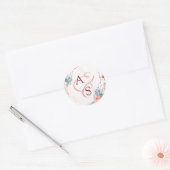 Koraal Bloemen Marmer Monogram Bruiloft Seal Ronde Sticker (Envelop)