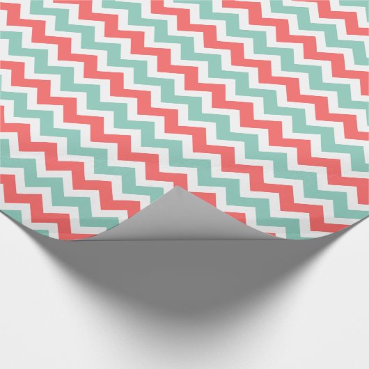 Koraal en Aqua Zigzag Chevron Stripes Cadeaupapier (Hoek)